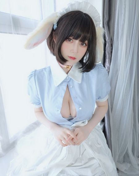冬日后的樱桃花_JVID性感写真